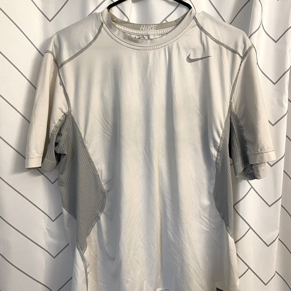 Used Men’s Nike Pro Combat White Short Sleeve